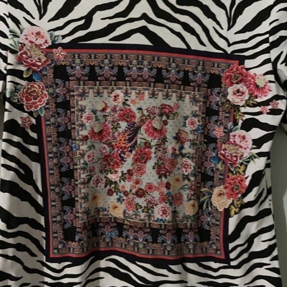 Johnny Was size XS printed tee shirt - Picture 2 of 4